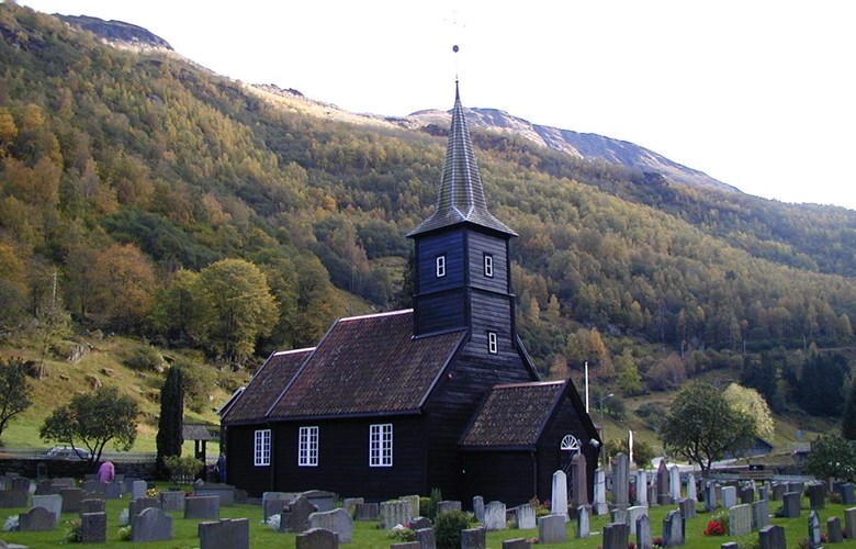 Flåm church is one of the fine, old log 16th-century churches with richly decorated walls. However, no other church has paintings of deer, fox, and lion on their walls. Furthermore, no other church has a medieval knight's robe from Venice, used as an antependium.