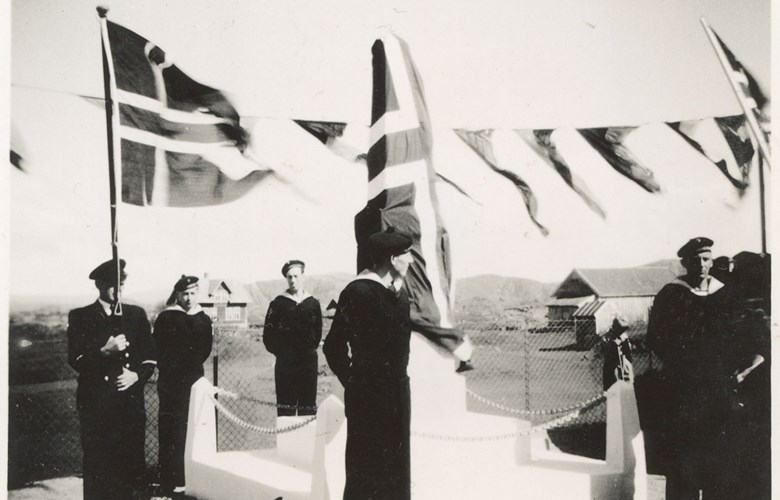 From the unveiling ceremony on 17 May 1946. Naval soldiers stood guard of honour and naval officer Sørvig gave the unveiling speech.