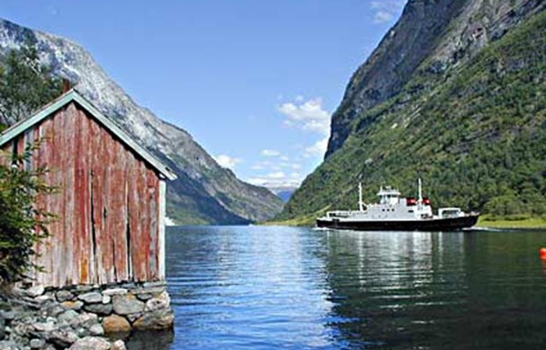 At Bakka the Nærøyfjord is quite narrow and shallow. "Fylkesbaatane" still operates boat services on the fjord but only in the summer months. The picture shows the ferry "Sognefjord" on its way out from Gudvangen. 