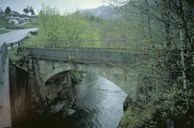 Haveland bridge, built in 1914, is a vaulted bridge close to 14 metres long. The abutment and the vault in the bridge are made of cut stones. Under the vaulted bridge we can see remnants of an earlier bridge from the 1840s.
