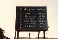 Westerly winds may sweep violently north in the strait of Ulvesundet. On many occasions hurricanes have destroyed the wind gauge on the bridge. The bridge has often been closed for traffic, even if it is constructed in such a way as to withstand extra strong wind from the southwest. The picture shows the warning system so drivers themselves can assess the danger implied in crossing.