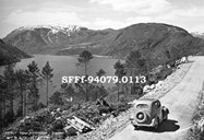 This postcard from 1938 is taken from Drogi and we can see the village of Fardal in the distance. The car on the new road between Kaupanger and Sogndal belongs to the photographer Normann.