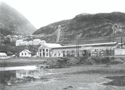 A/S Stangfjorden Elektrokemiske Fabriker in 1908. Before this factory was built, peat coal and iodine were produced, but with little profit. Stongfjorden had streetlights when the aluminium factory started up. The built-up area at Stongfjorden had more inhabitants than Førde in 1930. However, the factory was too small to make a profit, so it was closed down in 1945.