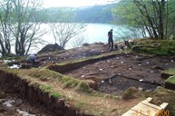 During the construction period, the Archaeological Institute in Bergen studied two Stone Age (??) settlements; one at Leversundet, and the other at Grovika. The picture shows the excavation work at Grovika.

