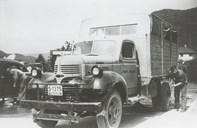 Goods traffic was and is an important part of the business of Firda Billag. The Dodge, 1945 model, with the license plate S-1375, was in service until 1958. This lorry was in regular service in Naustdal. The driver in the picture is Arnljot Sørebø.
