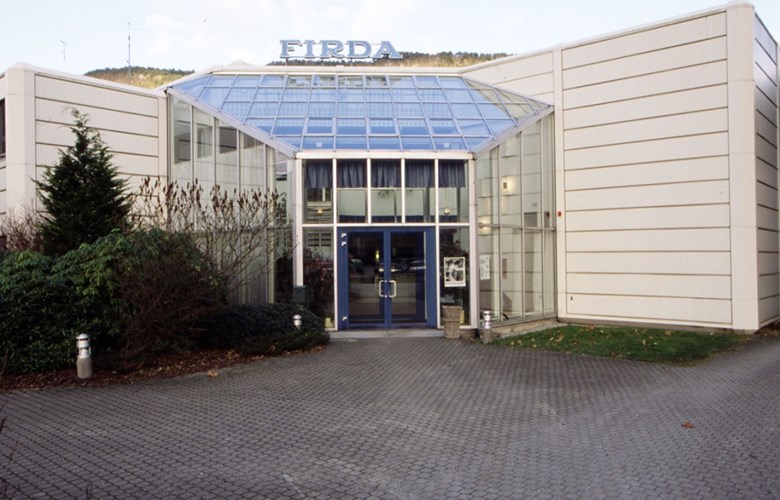 In 1988, Firda moved into a modern building at Øyrane in Førde.