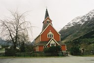 The red-painted church at Olden has a very elegant style, with side aisles and ridge turret clearly inspired by the stave church style.
