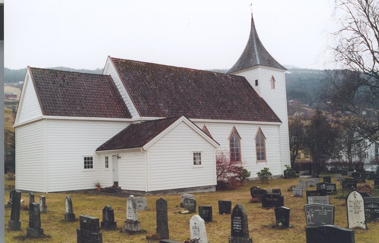 Utvik church is a white-painted longchurch from 1840. In 1968, a new and more spacious chapel was built, with a new vicar's vestry to the south and a new baptismal vestry to the north.