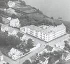 This hospital building was taken into use on 30 September 1933. From this date, the county authorities were in charge of the operation and administration of the Florø Hospital. Since 1995, the hospital has been a department under the Central County Hospital in Førde.