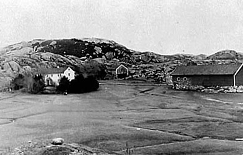 The farm of Færøyvik as it looked until the residential house burnt down on Christmas Eve 1955.