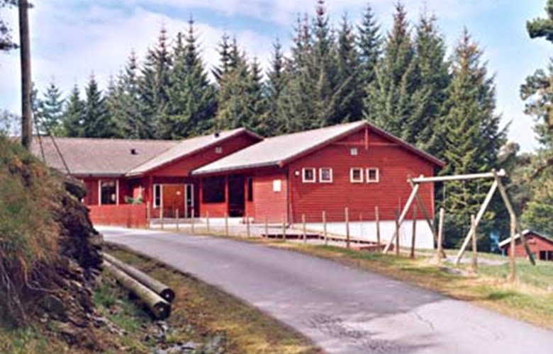 Svanøy school and local community house 2004, built in 1982 with an addition in 1991 (the wing to the right).