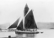 The fishing fleet in Solund was not motorized in 1905, and the vessels were mostly rowboats and sailing-boats. With large covered sailing-boats it was possible to fish further out in the ocean. The bank fisheries for bream, ling, and halibut were good business, but hard toil even on a covered sailing-boat such as 'Anna', which some years later had an engine installed.