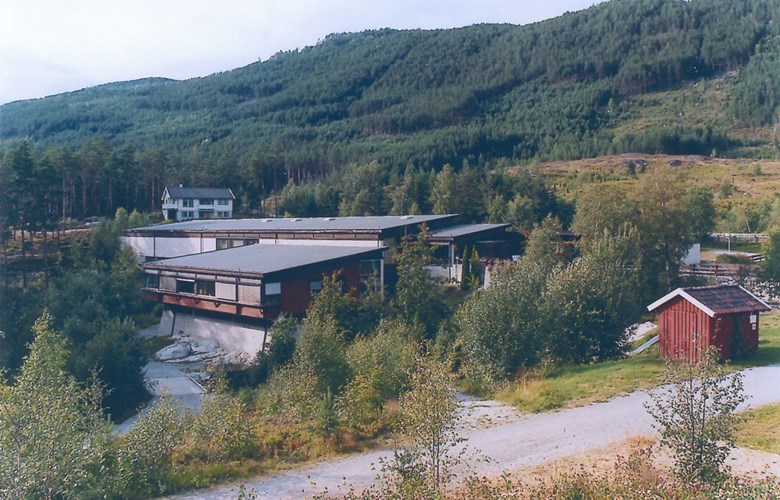 The main building at Vestreim in Sogndal. The building was designed by the architects Sverre Lied and Petter Helland-Hansen, and was completed in 1980.
