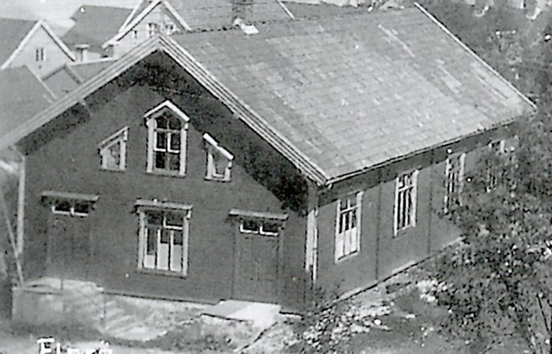 The assembly hall "Fram" in Florø (detail). In 1905, the house was the polling station in both referendums, and a big party for the general public was organized there on 26 November in connection with the arrival of the royal family to Kristiania (Oslo) on 25 November.