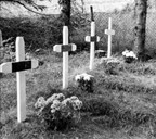 Four of the deceased were buried at Vågsøy. The crosses with the nameplates stand on the graves of three men from Shetland. 