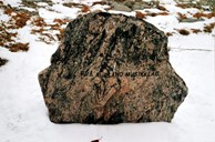 The inscription at the back of the stone: Aurland Musikklag