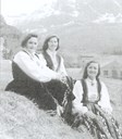 Anna Stang and her daughters Malmfrid and Ragnhild.