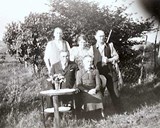 The Skår family has owned and run Korssund since 1892 when Johan Skår bought the place. At the front sit Johan Skår (1867-1949) and his wife Bertine (born 1869). Behind them are their three children: Olaf  (b.1902), Inger (b. 1894) and Reinhardt (b. 1905).