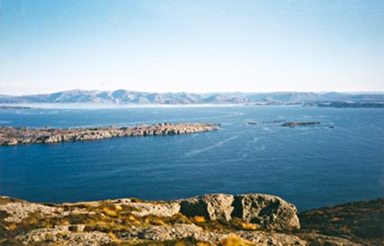 View from Håfjellet toward southeast. The promontory pointing south into Sognesjøen is Tungodden. Above Oddeholmane there is a glimpse of Glaværet and Skjerjehamn. All the waters in the picture were used frequently by enemy ships.