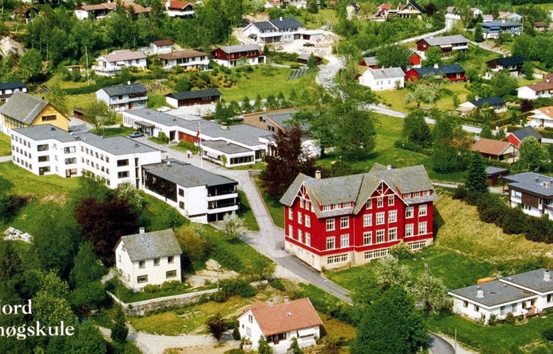 Sunnfjord Folkehøgskule (Sunnfjord Folk High-School), Solvang, in Førde. The Øvrelid memorial stone is on the lawn in front of the red building in the front of the picture.