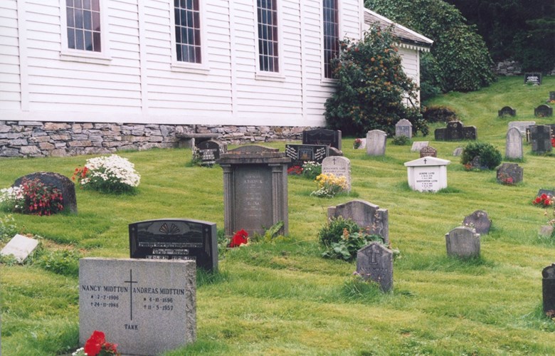 The memorial stone on the grave of Augustin Bredvik (in the centre of the picture) stands on the south side of the church at Eivindvik. It now faces the west whereas it originally faced the east.