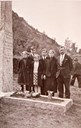 From the unveiling ceremony in 1941. At the grave and the memorial stone stand four siblings and the parents. From left to right: Borghild J. Trædal, Ingvald J. Trædal, Johanna J. Trædal, Magne J. Trædal, Ingeborg Trædal and Johannes T. Trædal.<br />
The frame in front of the stone was removed several years later on the advice from the churchyard consultant to remove all grave frames from the graveyard.