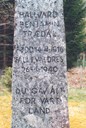 The inscription at the front of the stone. Vicar Hjalmar Storeide had suggested a text that was too long to carve, and a shorter version was chosen. Some people have maintained later that the Norwegian language in the inscription was not quite correct. 