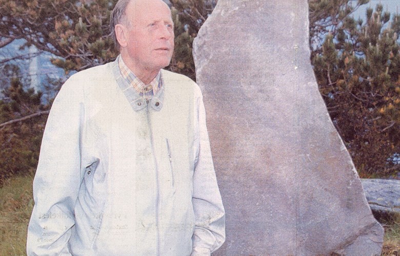 Leif Åge Larsen at the memorial, a short time before the unveiling ceremony, and before the inscription plate was mounted.
