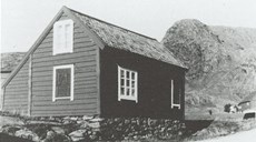 One of the restored fishermen's shacks at Rognaldsvåg.
