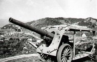 French 155mm Schneider field gun. There were in all six such guns at the coastal fort at Havreneset. In the background Storåsen.