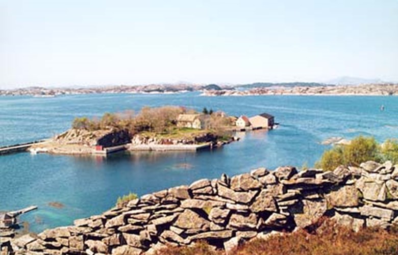 Skjerjehamn in pleasant spring weather in May 2001. The pier to the left in the picture was built in 1949.