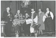 From the service in connection with the 75th anniversary of the church in 1982. Many presents were given to the church on that occasion. From left to right: the verger Hans Wåge with the holy water ewer, the parish clerk Arnfinn Kragset with the votive ship model made by Henrik Holvik (in the centre). The vicar Aase is wearing the new chasuble. The Housewife Associations of Måløy and Skavøypollen are represented by Agnes Selstad and Lovise Tennebø.