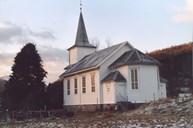 The exterior of the Totland church is rather traditional, but many people are surprised by the many colourful and exquisite carvings inside the church made by Lars T. Kinsarvik.