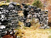 At Kleivane there are remnants of the walls of a "gardfjøs" where all the walls are made of stone. A long stone was used as a lintel.