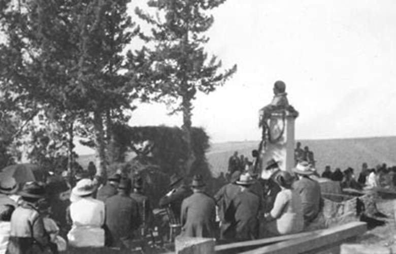 From the unveiling ceremony in 1916. The monument is decorated with greenery.
