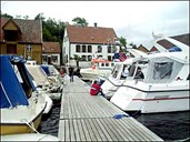 Many leisure boat tourists make a stop at Rugsund. There they find a nice guest marina and service facilities. An old country store is still in use. Accommodation can be found in many of the old and listed buildings.