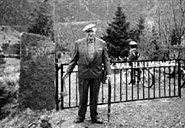 By virtue of being the oldest inhabitant in the village of Kvalheim, Martin Hagen was given the honourable task of opening the old Kvalheim road as a hiking trail on 26 April, 1998. 