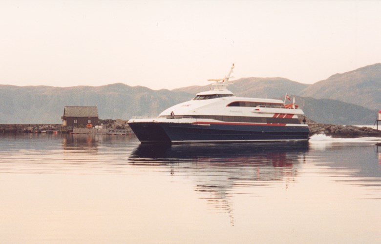 The local express boat "Kommandøren" came to Silda for the first time in 1999. 