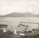 The harbour at Silda about 1950. From the pier jutting out from the house to the left, fishing boats could fill water from a well. Later, a new pier has been built. The jetties from either side of the harbour stretch out to small skerries. In the background, towards the east, is the island of Barmen.