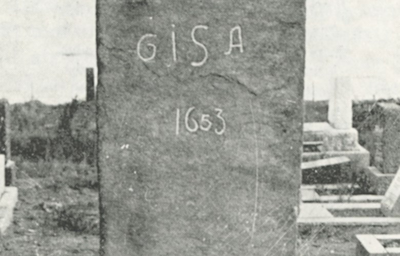 The two-metre-long slab of stone with the letters CISA on one side was discovered around 1950. Since the letters match the name Christen Jenssøn (Askevold), people of the history association and the vicar at the time thought that the stone is linked to this man. They added the letter A (Askevold) and the date 1653, the year when Jenssøn died, and had the stone erected in front of the entrance to the church at Askvoll.