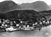 Aerial picture of the centre of Askvoll from 1953. To the left the cannery building can be seen, and to the right the steamship quay.